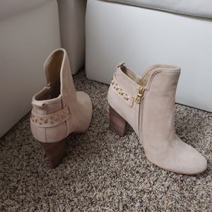 Latigo Lamb with chain accent